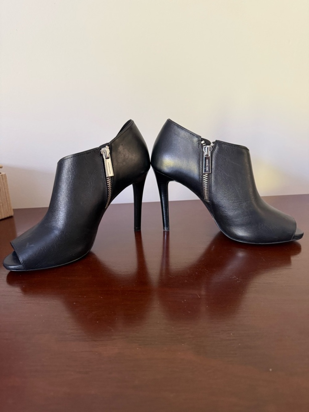 Soooo Cute ! Michael Kors Black Leather Peep-Toe High Heel Ankle Booties - Picture 2 of 7